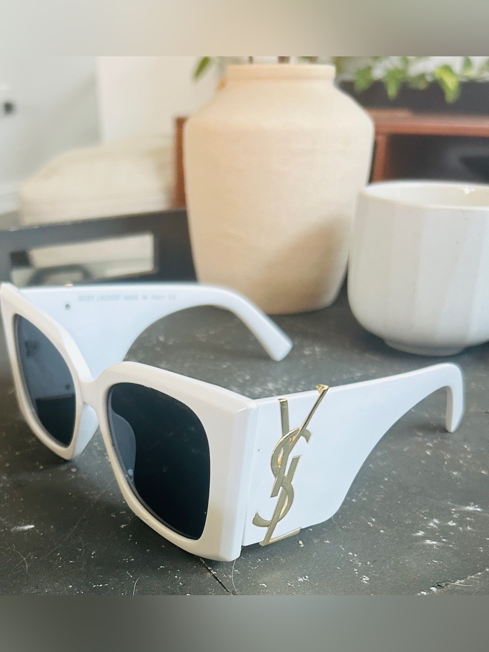 Oversized white/gold Sunglasses 😎